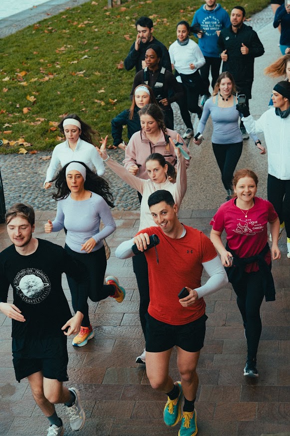 Groupe de coureurs de l'association Toulouse Social Run lors d'un événement convivial